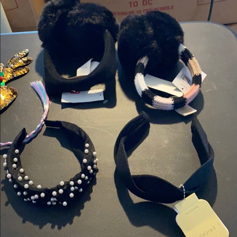 Assortment of headpieces - Picture 4 of 9